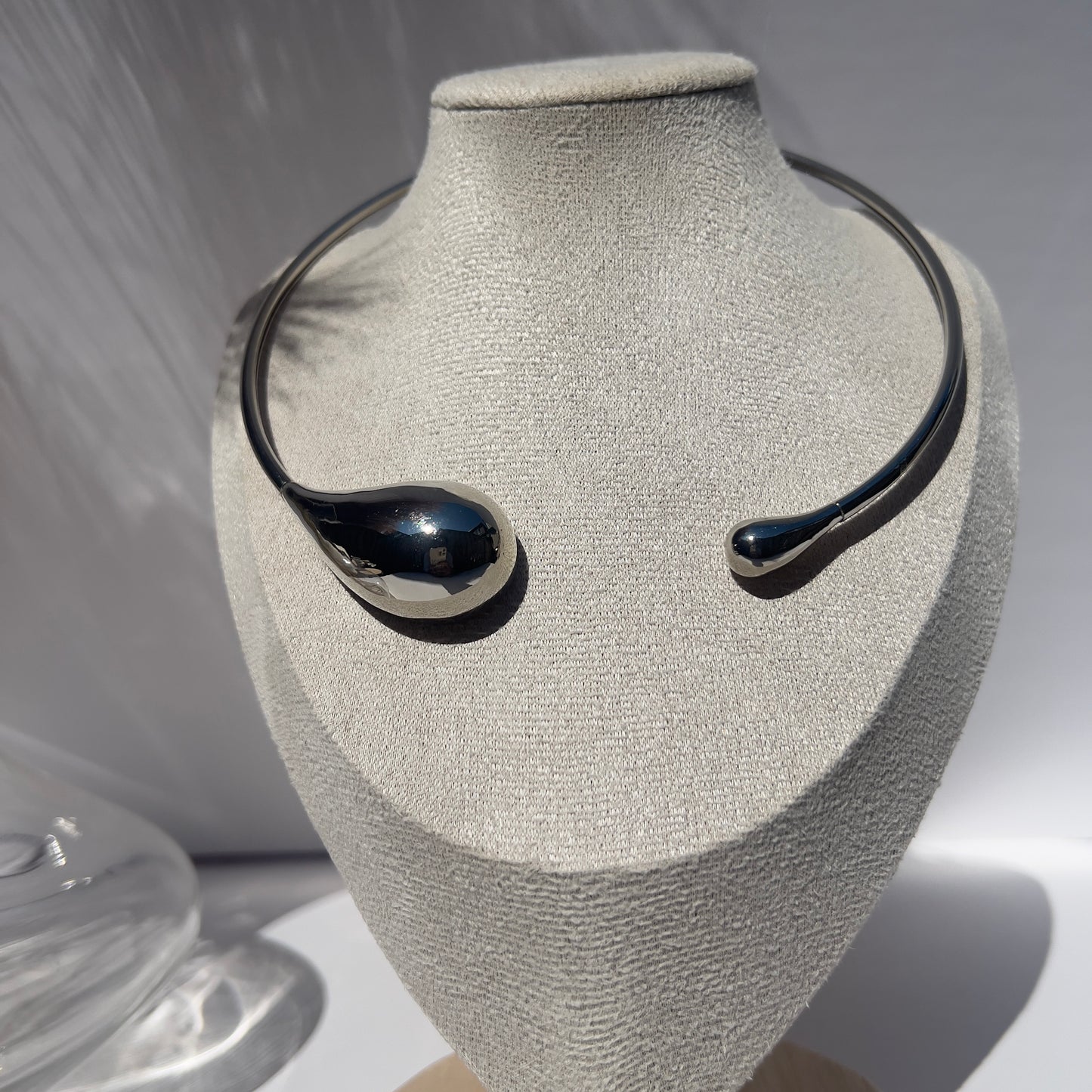 LUXE TEAR DROP CHOKER